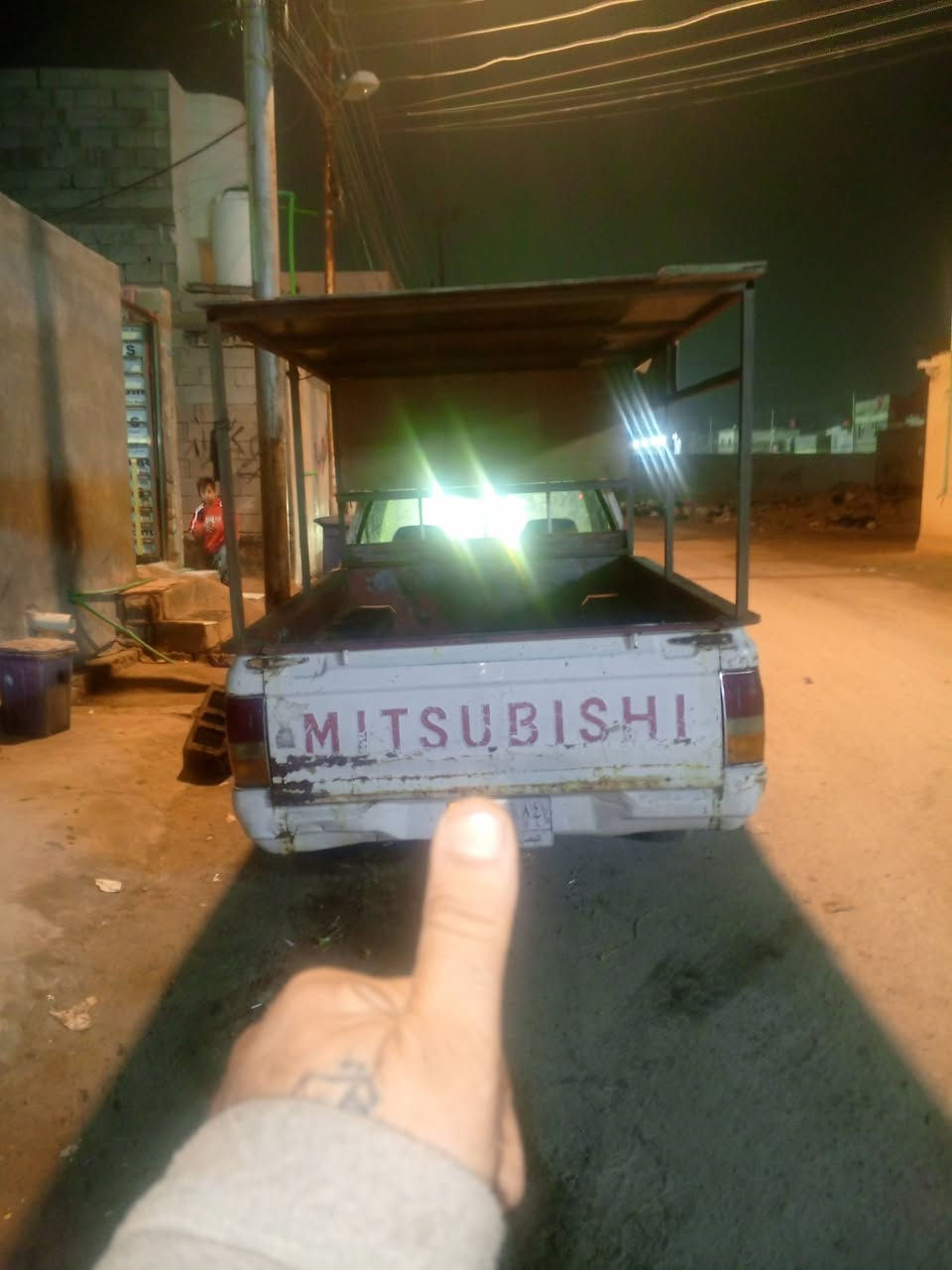 سلام عليكم من رخصت مدير الكروب 
بيكم متسوبيشي مديل 92 رقم بصره مشروع وطني 
مكينه كايمه وراعيها يريد تحويل 
السعر 18 وبيها مجال قليل 
شاصي مكفول بدي قوي خياس ماكو 
العنوان البصره الجزيره الاتصال ***********
تحياتي للجميع
