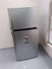 ثلاجه للبيع شركة LGكلش نظيفه شرط  ماواصله مصلح بخاخ السعر ٣٠٠الف الاتص...