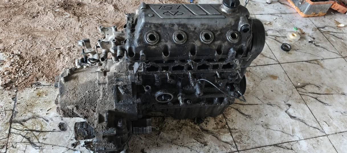 السلام عليكم محرك فلاوين للبيع فقط المحرك لين الكير نباع بي تبخير بسيط يعني فقط رنك لا بي بوش ولا شي وسلندر بلادي مامكصوص سعره  ١٧٥ مكاني سدة الهندية  ***********
علما انو المحرك كله دهن بسبب واشر قبق  ولفات وتحياتي للجميع
