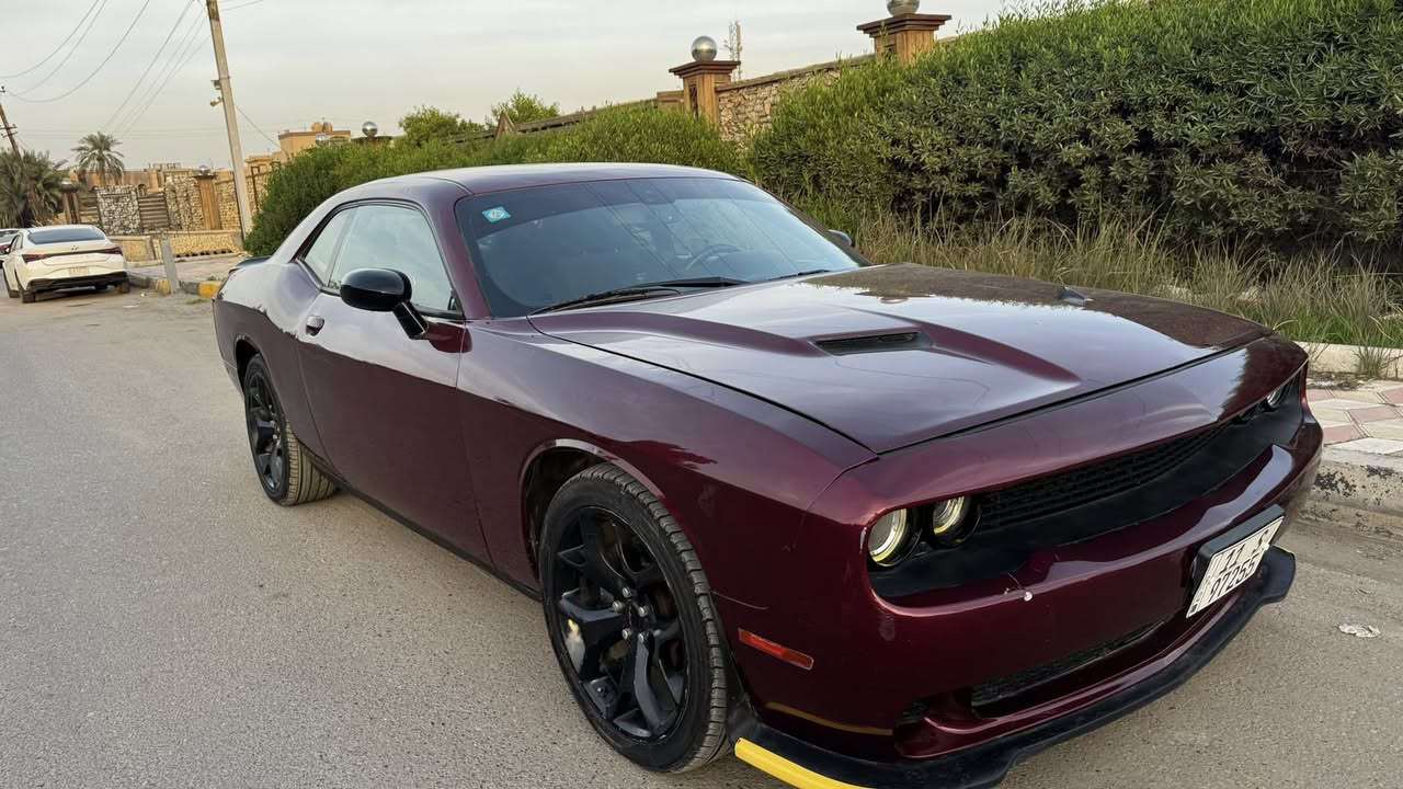 السلام عليكم 
جالنجر sxt 2020 
حادث جانبي بجم كبس 
سونارها موجود
سيارة مكينه كير تبريد كفاله 
عليها عدسات زنون ليزريه ومحدث كت
ملاحضات بسيطه جداً بلكشر مبينه بلصور
رقم بغداد سنويه باسمي تحويل ثاني يوم
 سياره نضيفه وحلوه ونشطه وبلعافيه ع الياخذها 
سعر 174 وبيها مجال حگ جيتك
مكاني بغداد / المشتل 
***********
