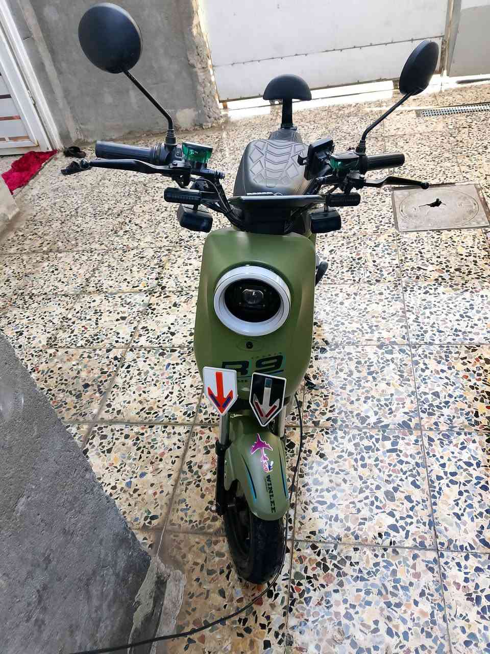 السلام عليكم دراجه شحن نوع أر 9 للبيع موديل 2025 شهر 11
مستعمله شهر ونص دراجه نضيفه بالحقيقه أحلى من صور ماشيه 65 كيلو متر سرعه 75 
بيها سويجات ثنين وبصمات ثنين وتشغيل عن بعد 
وبيها مواصفات هواي تعال وافحص 
مكاني بغداد قرب سيطره الشعب 
رقم الهاتف/***********
السعر 450 وبيها مجال حك جيه
