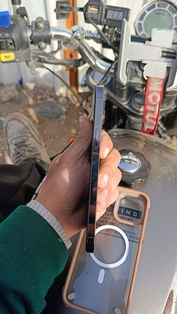 ايفون 12 برو ماكس
ذاكرة 256
بطارية 81
جهاز نضيف شخط واحد مابي ووتر بروف لا مفتوح ولا أبد سعره470 وبي مجال بسيط 
الاتصال ***********
واتساب***********
