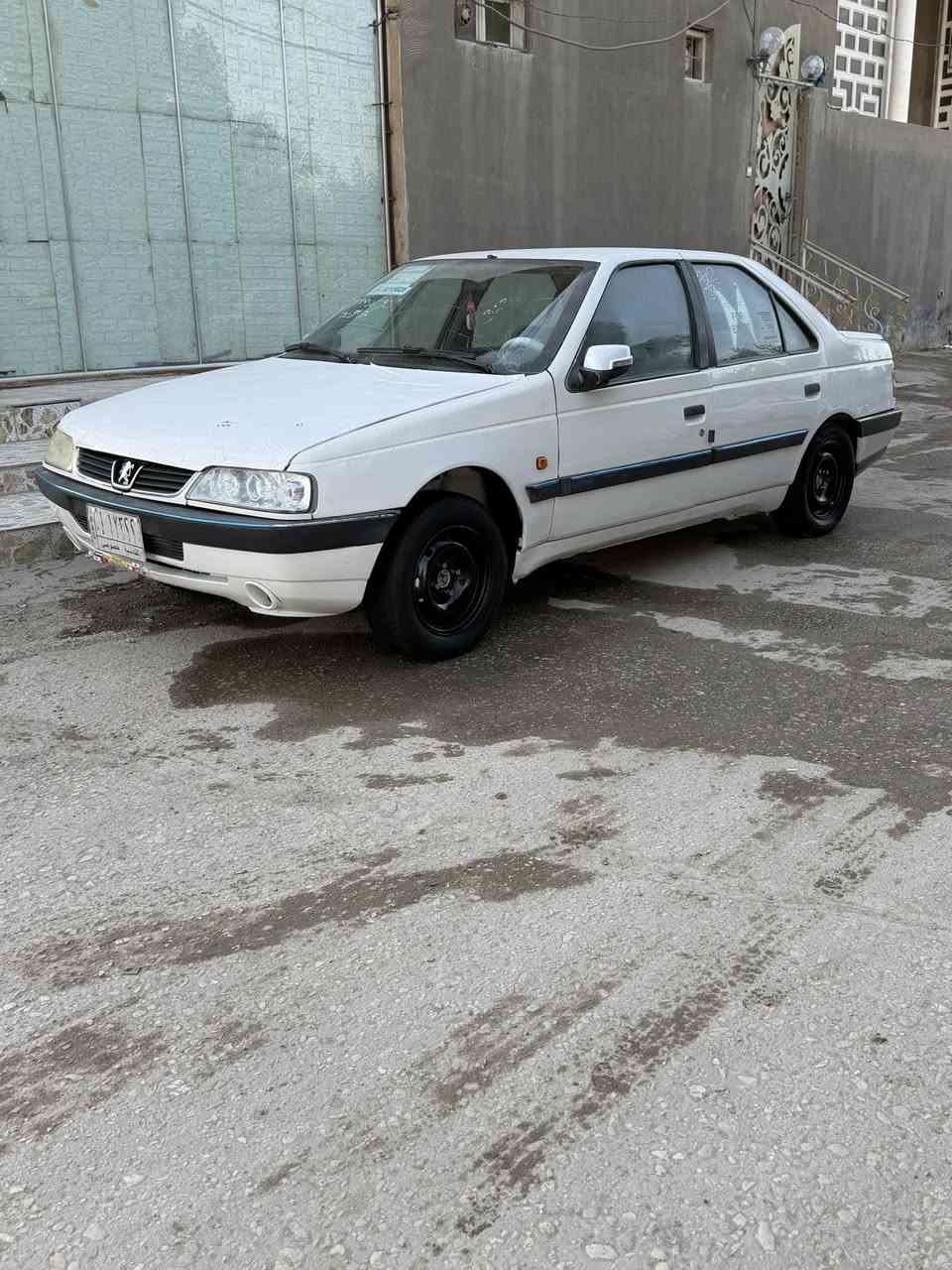 سلام عليكم بيجو 405موديل 2012سياره مكفوله لاضربه ولا تبديل ولا صبغ ماعده الجاملغ المامي وسياره جاهزه مكينه وكير وحداديه وكهربايات وتبريد شغال سياره مال جناي السعرررر 40وبيه مجال حك الجيه ***********
