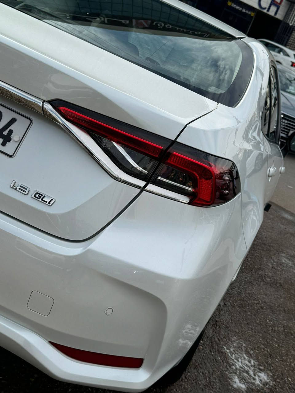 🌹تحية طيبه 🌹
كورلا ساز SAS.  💯موديل 2023
🛑ماشيه  58KM
🛑رقم اربيل 
🛑بصمه🛑 فتحه🛑 مري شفط 🛑لايت زنون 
((مكفولة من ضربه والصبغ ))
السعر185بيها مجال بسيط حق الجيه 
مكان السيارة 
 بغداد _الصليخ 
الاتصال 
***********
*********** بغداد, العراق
