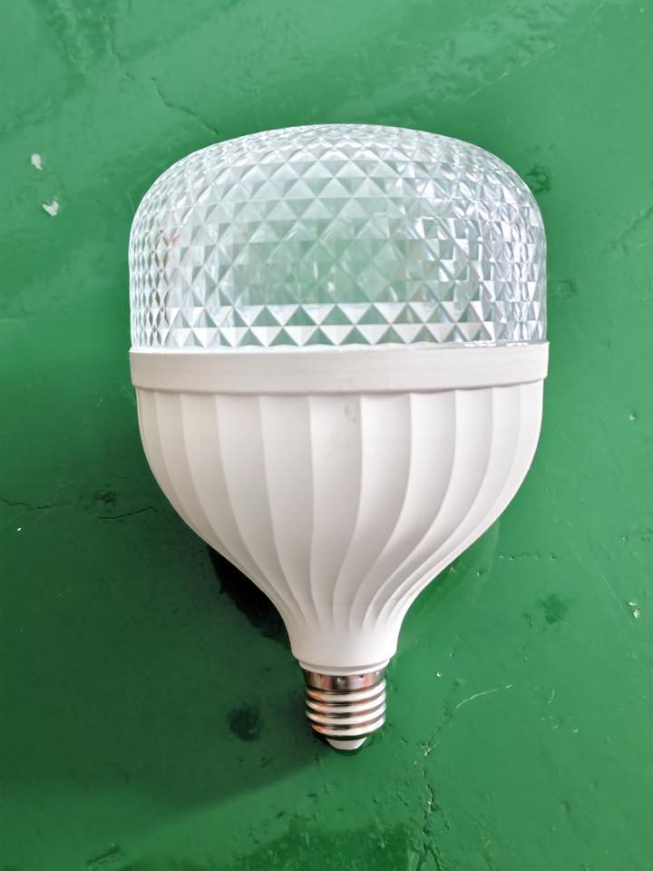 Led Bulb series .
100-265V / 165-265V 80% power 
2years guarantee


**إذا كنت صاحب هذا الإعلان وتريد حذفه لأي سبب، رجاءا أرسل رسالة إلى الدعم الفني**