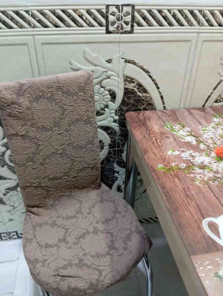 سلام عليكم ميز طعام مع ٦ كراسي
***********
