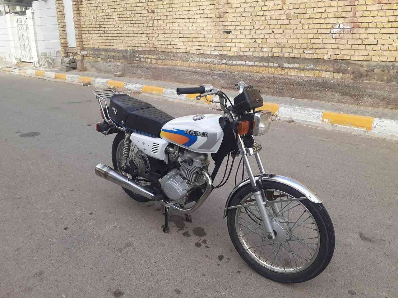 السلام عليكم للبيع دراجه موديل 15 اوراق اصولي اغراض كلها اصليه وجديده كهربائيات كلها شغاله ماكينه حلوه نظيفه ما ناقصها شيء دراجه حلوه ومرتبه مكان واسط قضاء الحي سعر 600 وبيها مجال للشراي والاتصال على الرقم***********
