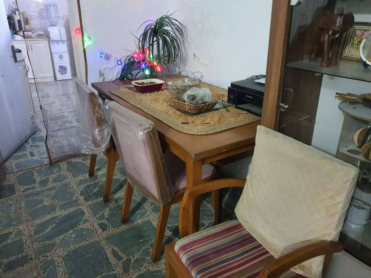 غراض للبيع غرفه نوم وتخمين قنفات  ومرجوحه  وكعدات خارجبه وغرفه طعام


**إذا كنت صاحب هذا الإعلان وتريد حذفه لأي سبب، رجاءا أرسل رسالة إلى الدعم الفني**
