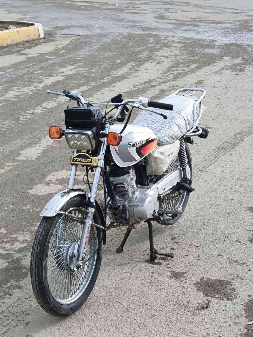 السلام عليكم دراجه تايكر مديل 2019 نضيفه حيل محرك مفتوح مبدل ولفات ونضيف ناعم مابي صوت اخرس سعر 350 بي مجال مستعجل عاوز دشبول فقط و تربط ااجوزه مال كهربائيات 
***********
