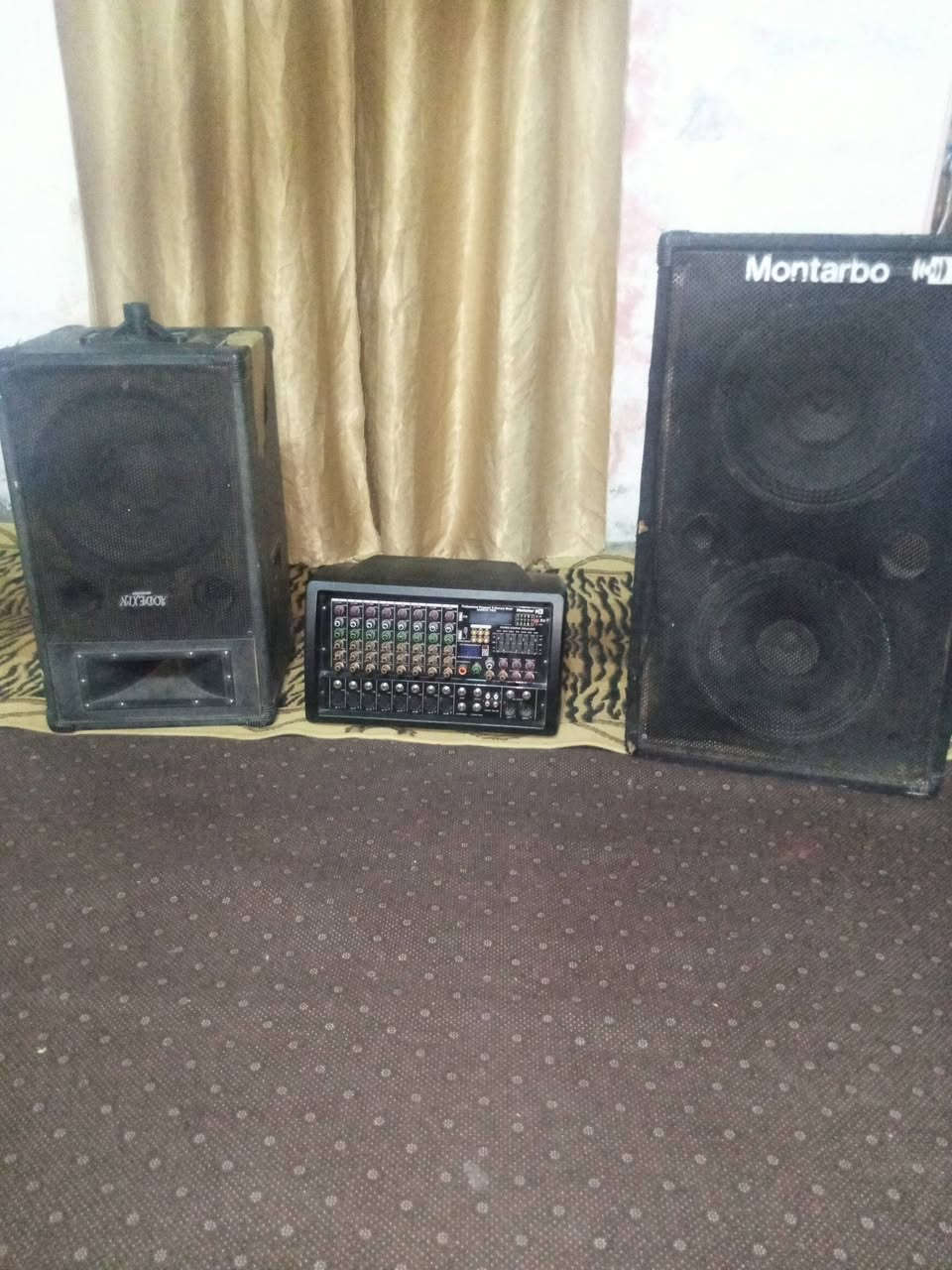 جهاز للبيع وسماعتين وستانات  ***********
