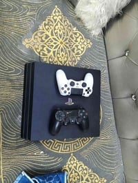 بلايستيشن 4 برو • درعين • مليان ألعاب