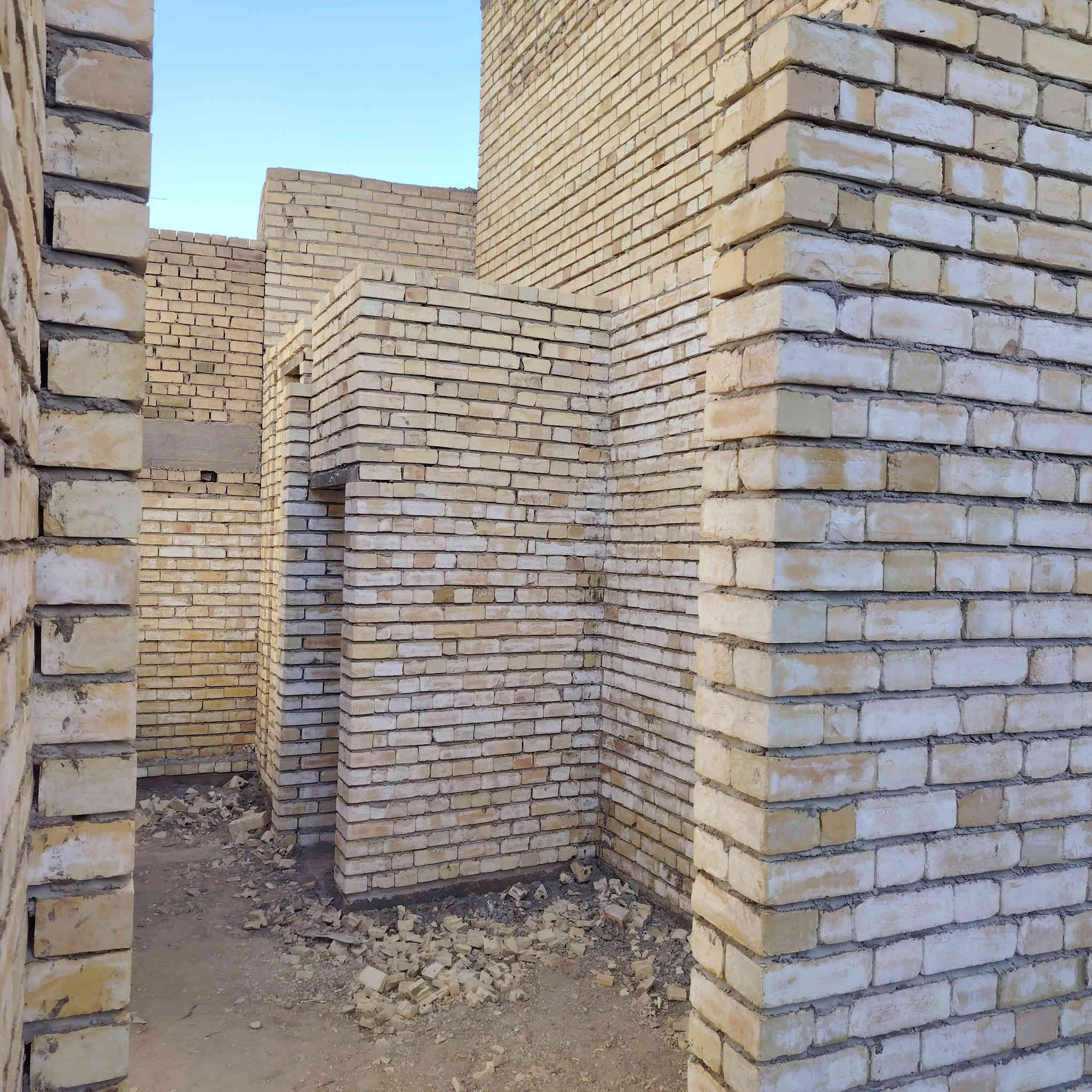 هيكل للبيع لمساحه 100 والواجه 7 وربع ونزال ١٣ يتكون استقبال مطبخ وغرفه نوم صحياات صاله درج العنوان الشعله الدوانم قرب الحسينيه أم البنين الاستفسار ***********
