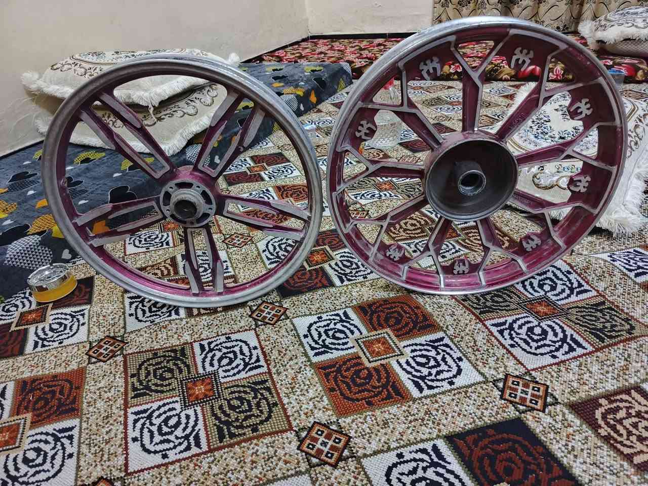 السلام عليكم وياله للبيع عنكبوت خالفي سعره 40 ول الويل لامامي مال 23سعره 35 المكان فلوجه الرقم ***********
