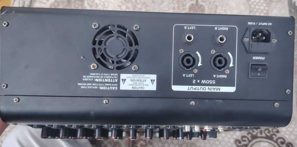 السلام عليكم  جهاز صوت كهربائيّ  للبيع  اني مشتري  قبل 6 اشهر  جديد واستعماله قليل جهاز جدا راقي عن تجربه نقاوة  صوت جميله  جهاز مرتب من كل شي
العنوان الناصريه  لايوجد توصيل 
واتساب 
***********
