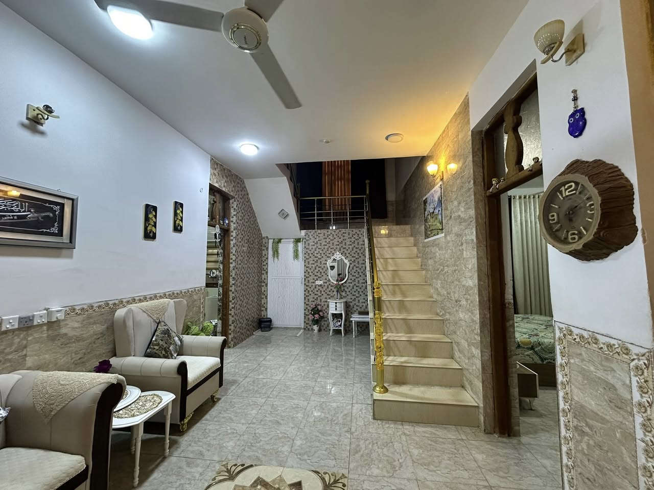 دار سكن طابو صرف في حي ( الأمير الأول ) 
بجانب بيت ( علي جاسم المرور ) 
مساحة ٣٠٠ م - ( بناء ٢٠٠ م / ترك بجانب لبيت ١٠٠ م ) 
( ٢ غرف نوم ) - صحيات داخلية + خارجية 
بناء طابوق - سقف صب كونكريت مسلح 
( بناء جديد ) - ( امام البيت متنزه ) 
( كل الخدمات متوفرة ) ماء - كهرباء - تبليط - مجاري
( تحويل مباشر ) ( أمامه متنزه )

للاستفسار مراجعة مكتب غازي للعقار     
واسط - الزبيدية - قرب أفران المائدة   ***********   
***********

