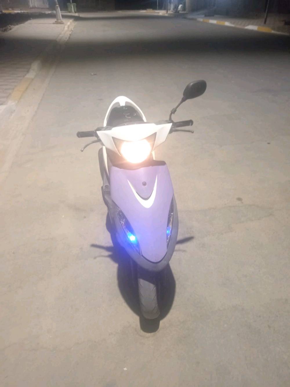 السلام عليكم دراجه ماكس جديده ما مفتوحه صارلها 3 اشهر من نزلتها من الرمبه كلها بلادي وختم واحد اي استفسار ثاني ***********