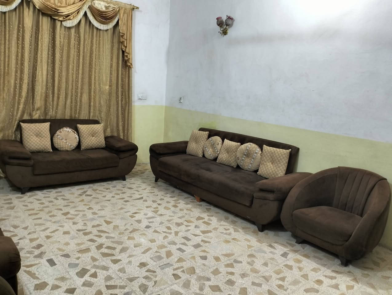 تخم تركي ابو مخزن ويصير جربايه كلش نظيف 10نفرات مع فرشات واكوشات كامل مكلف بلنشر والشراي يتصل بالرقم ***********المكان بعقوبه بهرز
