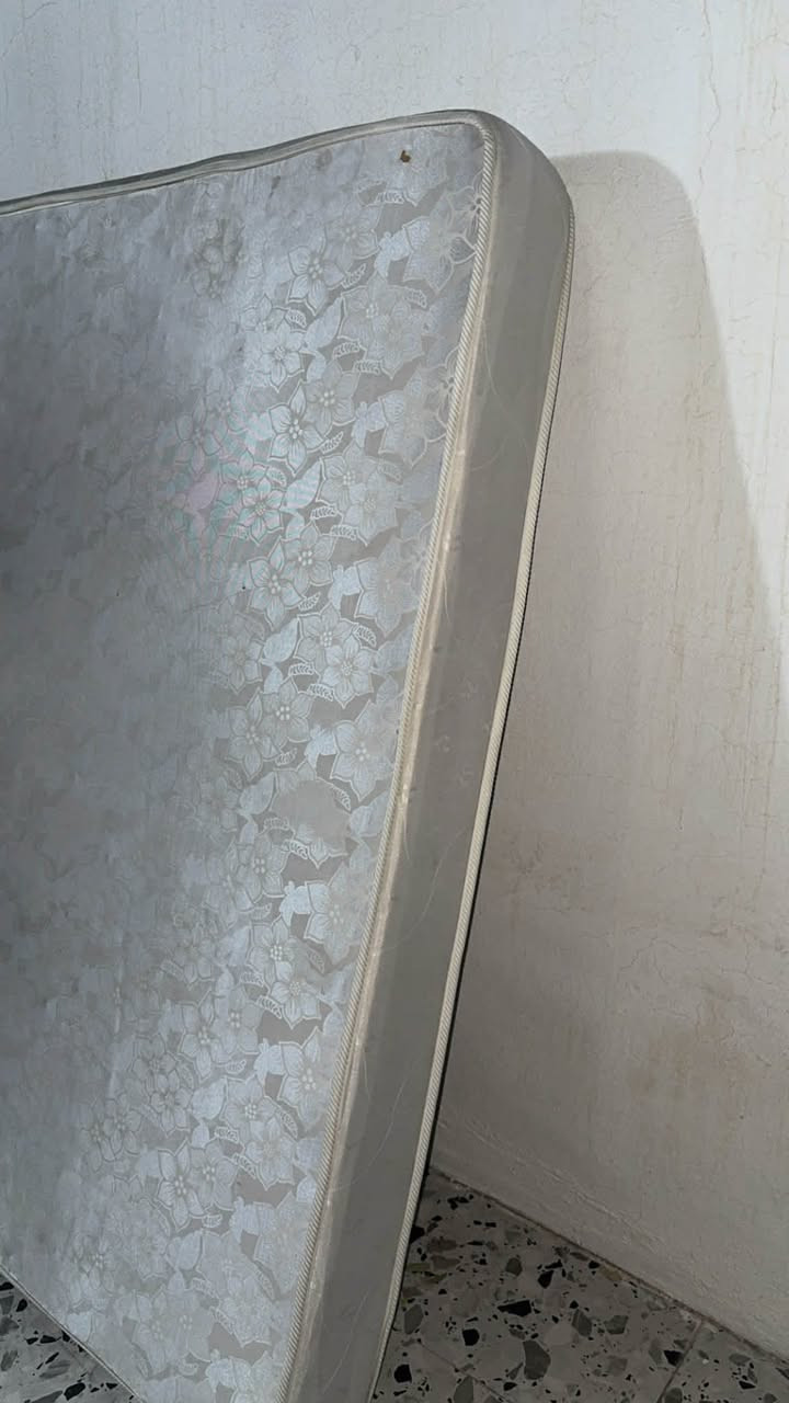 سڵاو ئەم دۆشەکی دوو نەفەرییە بۆ فرۆشتنە نرخی قفڵ ٢٥٠٠٠ توبیە و ڕاوی و شتی نییە ساڵێکە کڕدراوە.


**إذا كنت صاحب هذا الإعلان وتريد حذفه لأي سبب، رجاءا أرسل رسالة إلى الدعم الفني**