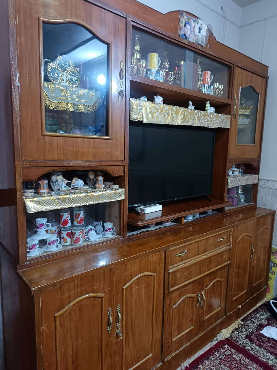 #للبيع
معرض نجارة شغلة درجة أولى  ونظافته فول شخط مابيه... 
#السعر:175وبيه مجال
للأستفسار والتواصل:***********
