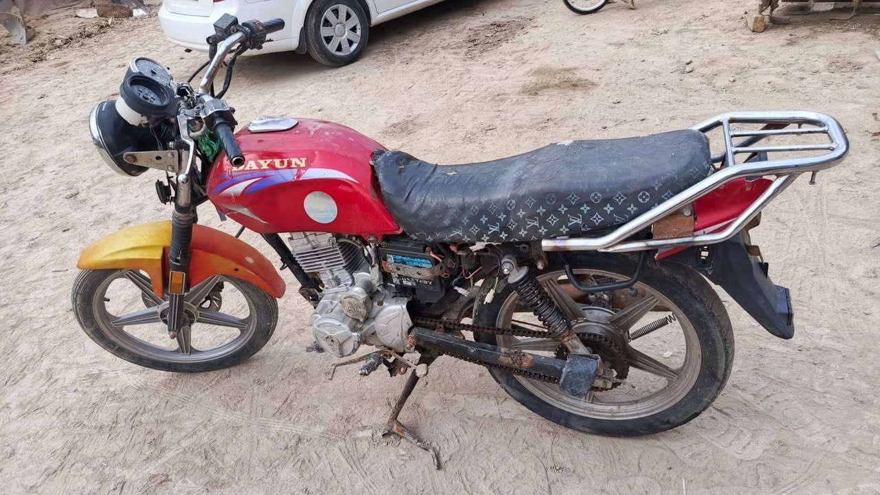 دراجه للبيع كلك مكان طوريج مرويه بس بيه شويه لحيم مثل ماشوف بصوره  (***********) اتصل عل رقم اني مكلف بل نشر 👉
