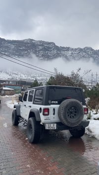 جيب رانكلر 2021 Unlimited ماشيه 20 الف ميل   داخل احمر   رقم بغداد انك...