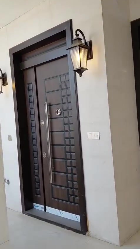 للأيجار (من المالك بدون دلاليه )
شقتين طابق اول وثاني بناء حديث(زيرو) مساحة كل شقه ١٥٠ م
تتكون من ٣ غرف نوم وحمامين وصاله ومطبخ 
الموقع.   حي الجامعه/الخارجيه 
للتواصل ***********  يوجد واتساب
