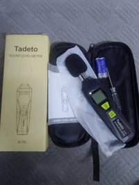 مقياس مستوى الصوت • ٣٠-١٣٠ ديسيبل • ٢٠ ألف