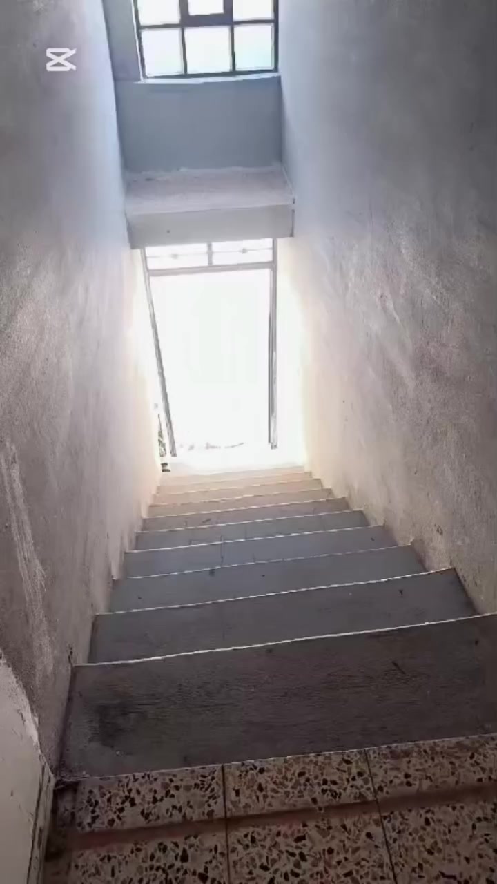 بيت للايجار 🏠 
طابق ثاني 2️⃣
حي الحجاج 
قرب الترفكلايت 🚦🚥
استقبال +غرفة نوم 🛌 +
مطبخ +صحيات  +بيتونه
للسستفسار .رقم 📞الهاتف📱
***********
