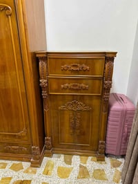 غرفة أخشاب للبيع شرط جديده السعر مليون او خمسميه  للتواصل 07710154389