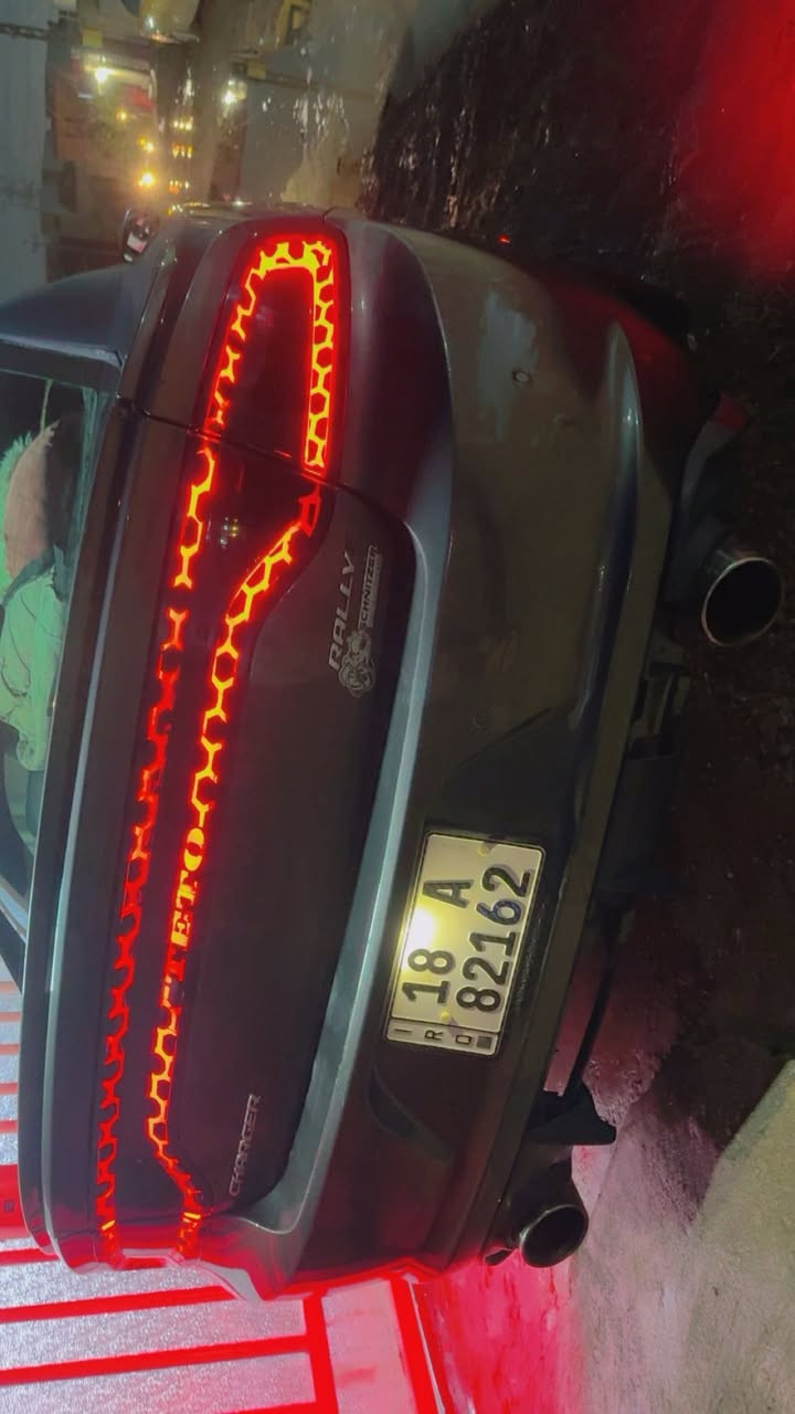 ‏سلام عليكم تشارجر موديل 2016 قطعة واحدة بيها جير مكينة حادية كفالة تخم تاير جواها￼  *********** ***********المكان حله خير من الله السيارة
