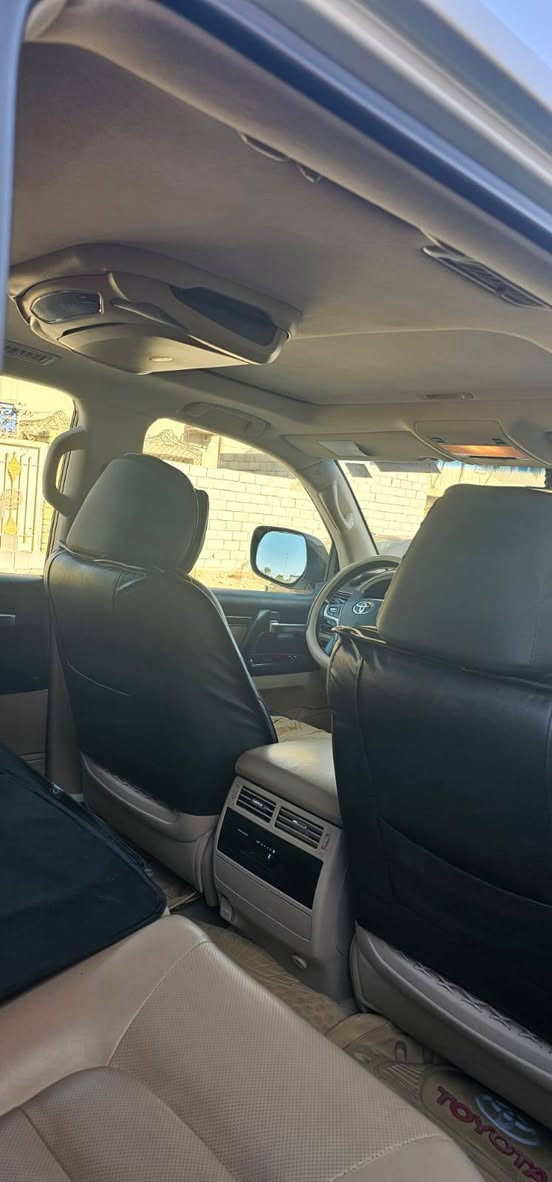 السلام عليكم
لاندكروز بريم 2021 رقم بغداد بأسمي السعر 615ورقة
مكان السيارة واسط اتصال ***********
