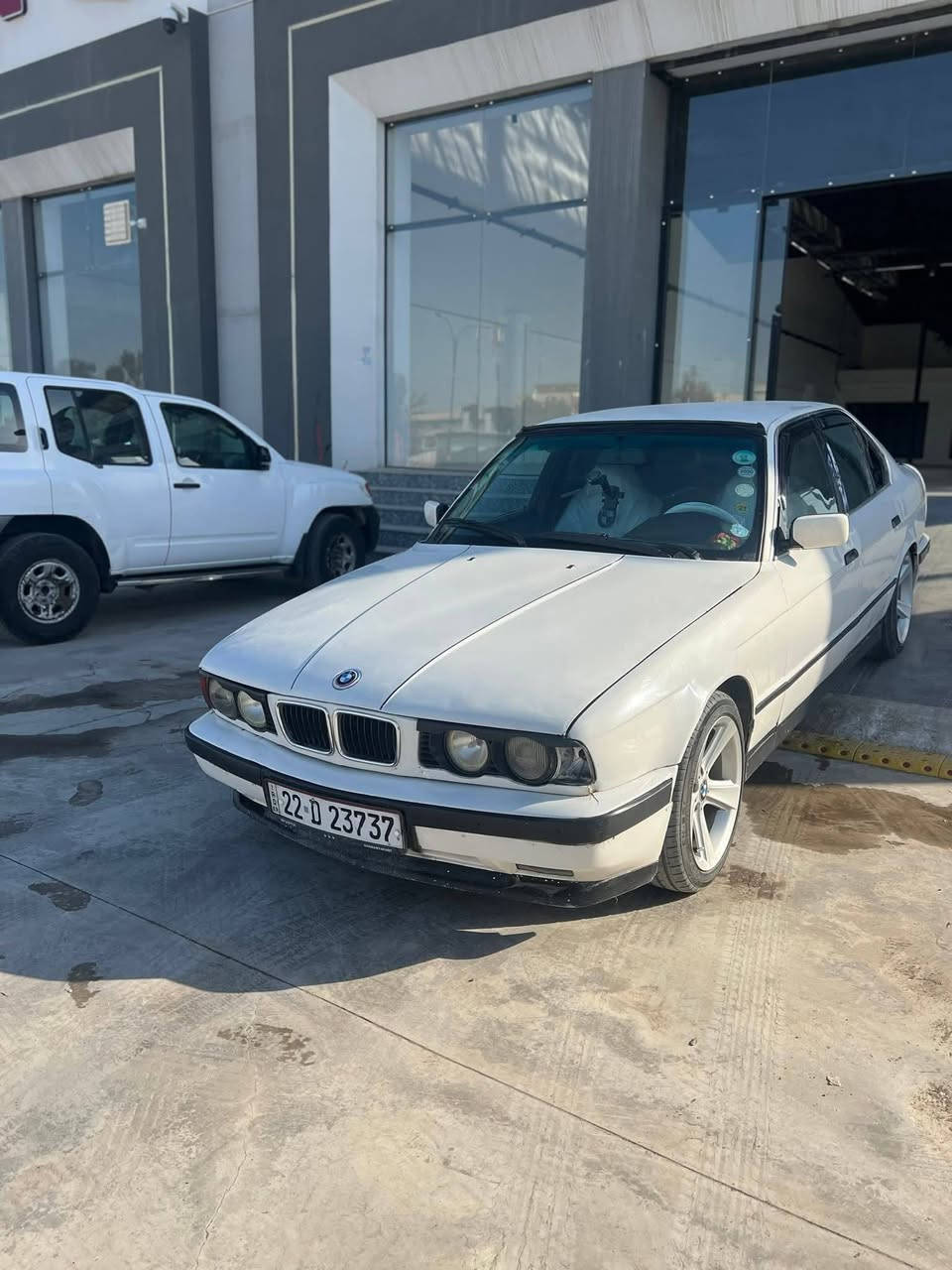 السلام عليكم اخوتي بي ام للبيع موديل 91 حجم  525  كير عادي محرك كبس جاترك نمرة طويله المرغوب شرط لاصرف لا نفخ شرط  اكسن خفيف غرفه نظيفه  وايرمينه بشرط كلهه شغاله
*********** 
***********
