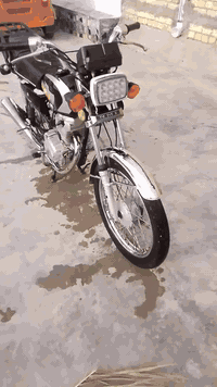 سلام عليكم دراجه اللبيع أربع كير أوراق اصولي موديل 21  الرقم *********** العنوان واسط نعمانيه السعر 550 قفل
