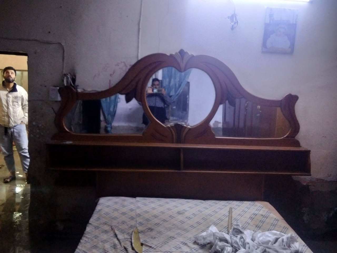 غرفة اخشاب للبيع ميوزة الجرباية موجودة وزواية هم الاستفسار الاتصال على هذا الرقم ***********
