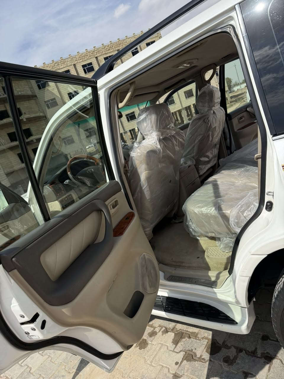 سلام عليكم 

سيارة VX.R لاندكروز مديل 2006 تجي مواصفات لكزز

السياره تجي فول مواصفات :

حجم المحرك 4700c
8سلندر

سنويه تنتهي 2030شهر الثامن 
سنويه بسمي هزه جديده 
رقم اربيل انكليزي جديد  

صدر سياره جديده صارلي شهرين من بدلته امامي خلفي بنزات فلنجات دسكات كلشي بسياره جديد 

دهن اكسل دهن لوكير دهن كير دهن محرك ماء راديتر زيتي  كله اصلي وجديد سياره معتني بيه

تبريد جديد  + تدفءه جديد كلشي اصلي 

تايرات دنلوب تخم ياباني اصلي قبل شهر شديتهن تجي وتقره التاريخ مالتهن

منضومة غاز ايطاليه خزان 100 لتر حلقي  يعني انسه الصرف 

سياره دبل تانكي بانزين وتانكي 100 لتر غاز 
كشنات جلد وتحكم كهرباءي سلايد روف شاشه لمس+ ثلاجه  

للمعلومات سياره كلشي يشتغل بيه ماكو شي بيه واكف  كلشي بسياره يشتغل

سياره خير من الله ونشطه مو مثل 6 سلندر  وللعلم الفكسارا صرفه اقل من صرف الجكسارا وغراضه ارخص من الجكسارا محرك وكير وكلشي بسياره ارخص من الجكسارا 

ملاحضه مرفوق السونار مع الصور

مكاني واسط / الكوت 

  بالعافيه على الياخذه والتوفيق للجميع 

السعر خاص اتصل وتدلل

***********
