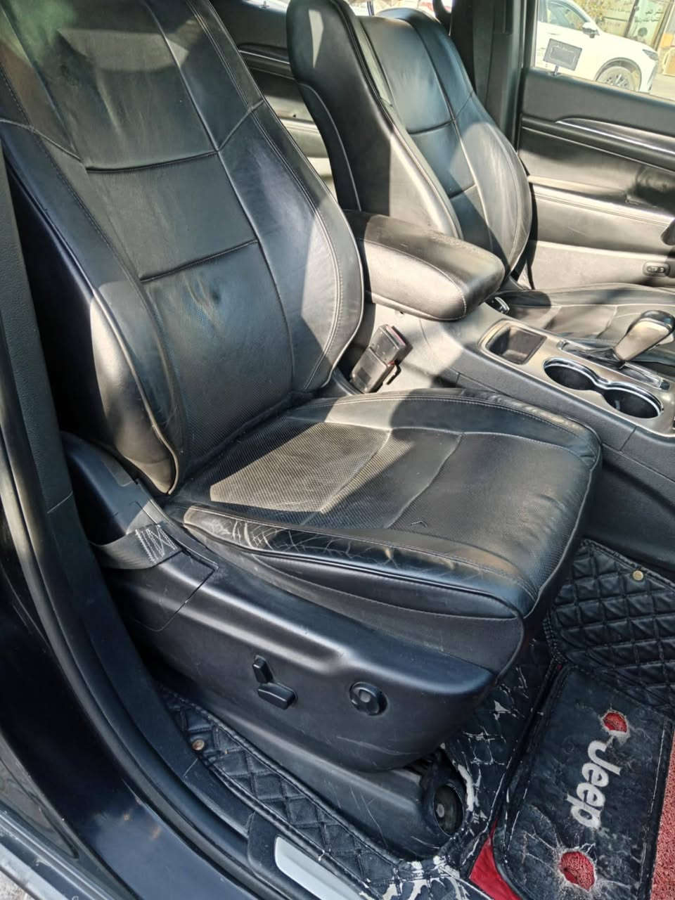 ﷽
جيب لمتدد
الموديل : 2017
المحرك: 3.6L V6
وارد أمريكي صبغ عام صبغ خارج العراق بالإمارات 
شواصي محرك مكفولات 
المواصفات: فول واحد على واحد
* رادار  خلفي 
* فرش المقاعد من الجلد 
* حساس خلفي 
* صَفي المقاعد الأمامية كهربائية مع  تدفئه
* تدفئة ستيرن + تدفئه كشنات خلفيه 
* شاشة كبيرة مع نظام ملاحة GPS
بصمه بيبان وتشغيل
اشاره بالمري 
* تشغيل عن بعدوتشغيل
* نظام بريك اوتوماتيك 
نظام ايكو نظام سبورت عند القياده  
* كاميرا خلفية دواره 
سياره نضيف ما عايزه كلشي احله من صور
مداور ثاني يوم مشروع وطني
السعر مطلوب  155 وبي مجال بسيط 
اتصال على رقم  *********** 
مكان سياره نجف
حسوني الجنابي
