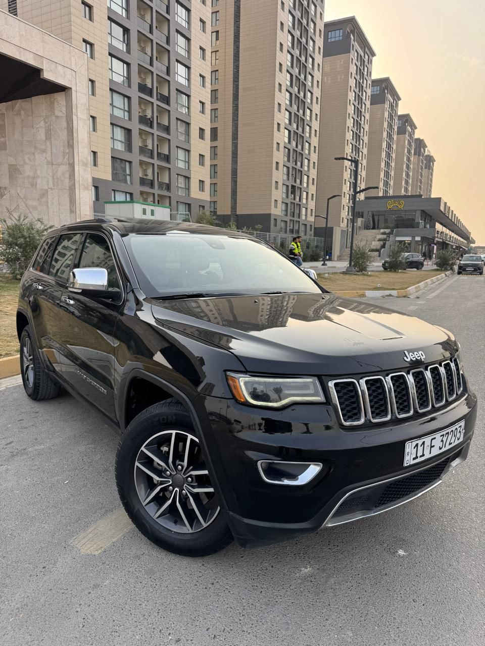 السلام عليكم
جيب امريكي2019
فول لمتد
حادثة جاملغ وبنيد 
وجزء من باب سايق 
حادثهة حلو موجود رقم 
الشاصي 
مواصفات فول
بانوراما 
حساسات امامي خلفي 
تحديد مسار
صندوك كهرباء 
بوب بصمة 
كشنات جلد
كشنات كهرباء
كشنات تدفئة +تبريد
مانع تصادم 
اوتو هول
توقف ذاتي عند الوقوف 
تشغيل عن بعد
تبريد منفصل قطعتين 
السعر192
 السيارة باسمي و رقم بغداد الجديد
العنوان بغداد حي جهاد 
***********
