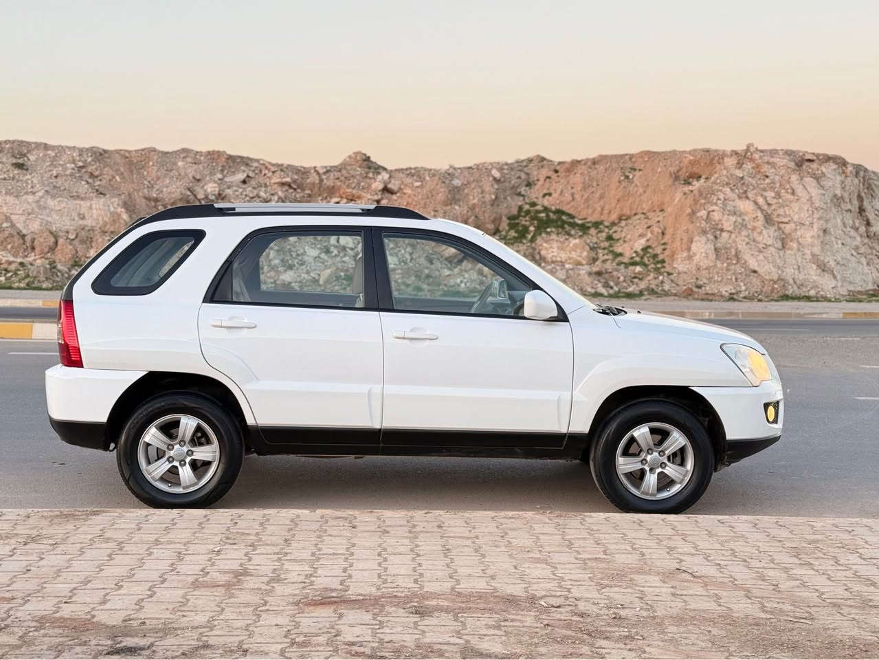 سلام عليكم 
كيا سبورتج 
موديل 2010
فوول مواصفات 
كير اوتوماتيك و عادي
ابيض ثلجي 
سلايد
داخل اصفر
داخل صاج
شاشة ايباد
حساس خلفي
بلاجكتور
مراية كهربائية 
جامات كهربائية 
بي شبر من باب سايق صبغ بدون دواخل بدون ضربة بدون حادث
بي مكانين تعديل بارد
كير و محرك كهربائي تبريد بشرط
محرك بدون صوت بخار ما مفتوح
سنوية وقم جديد لحد 2030
شرط تحويل و غرامة
سيارة حيل حلو علي وضع شركة
ربع دينار ماييها مصرف
تايرات جديد صدر امامي خلفي جاهزة
سيارة مكفولة
***********
***********
مكان كركوك
سعر 125بي مجال كركوك, العراق
