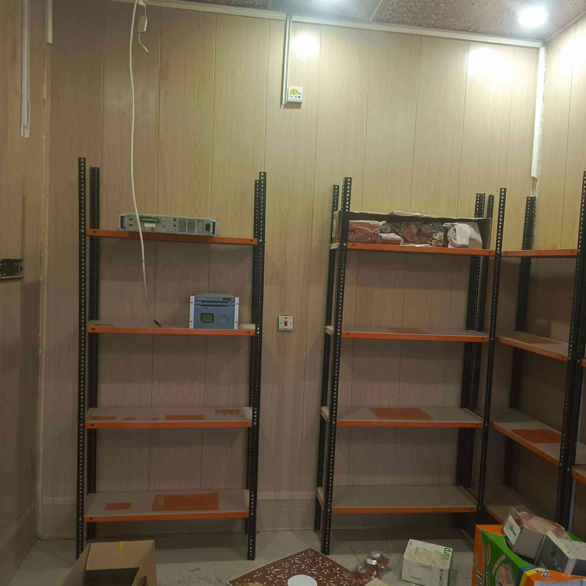 سلام عليكم رفوف للبيع استعمال شهر 17 رف  سعر اليرظي الله لحد يكسر بيهن تصال او خاص ***********
