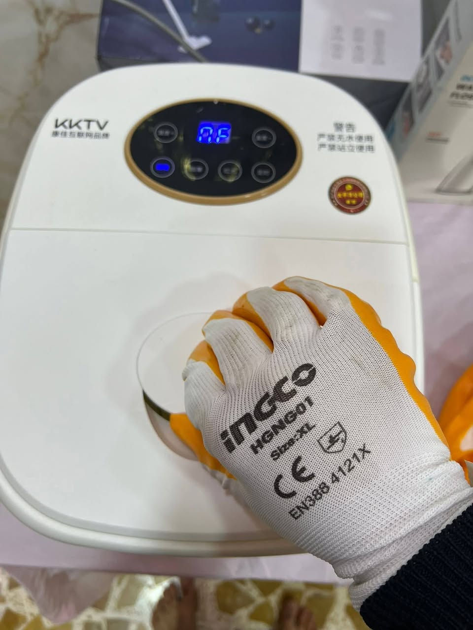 جاكوزي للعناية بالأقدام وتدليك مع وظيفة التدفئة والفقاعات مزود بكرات تدليك  شياتسو التلقائي
السعر 40 الف بلاش والله


**إذا كنت صاحب هذا الإعلان وتريد حذفه لأي سبب، رجاءا أرسل رسالة إلى الدعم الفني**