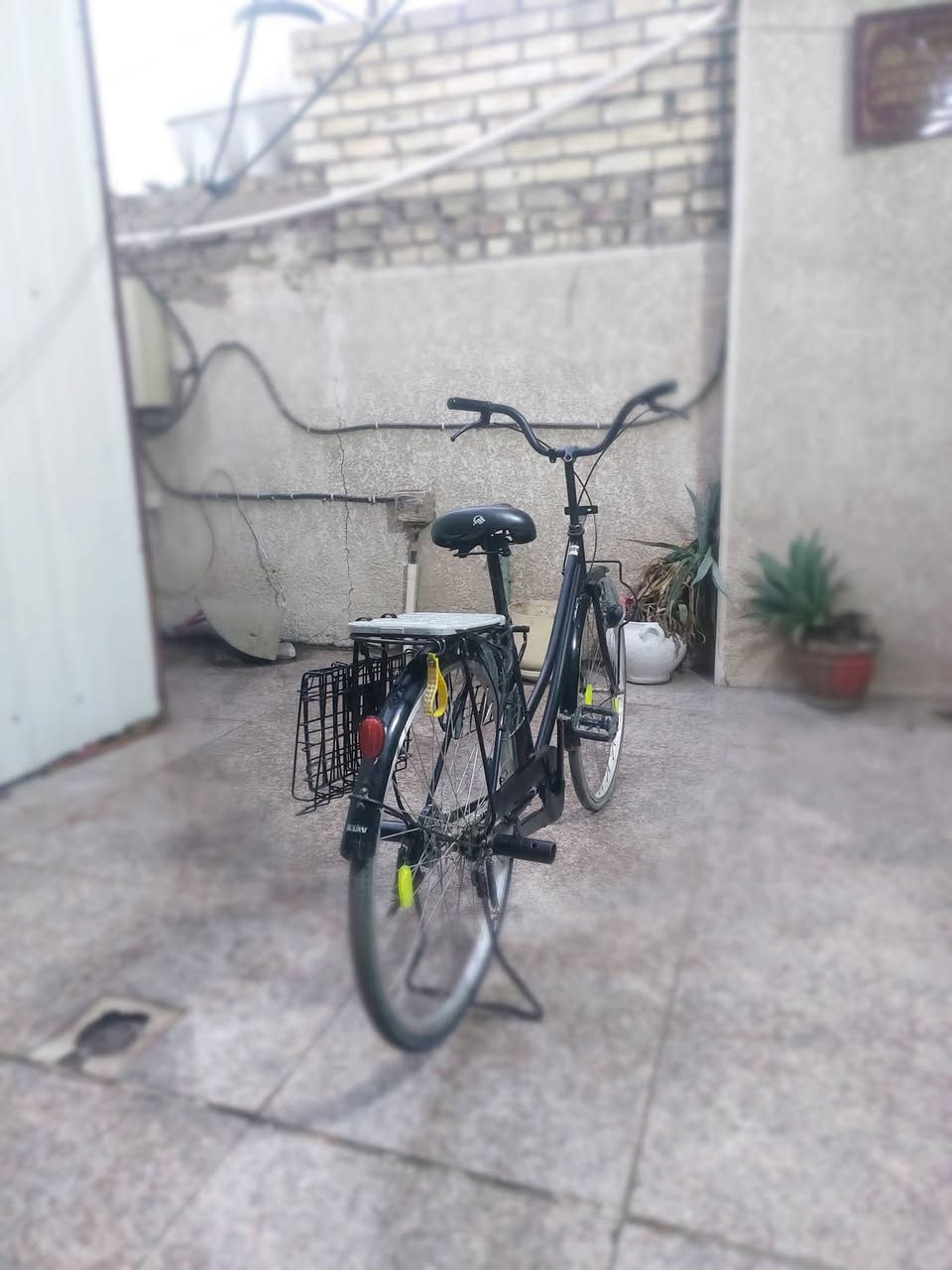 سلام عليكم ورحمة الله 
بايسكل بناتي فول واحد على واحد للبيع البايسكل نضيف مال رمبة السعر 110 و بي مجال بسييط المكان بغداد العبيدي شارع البرتقالة رقم الهاتف ***********
