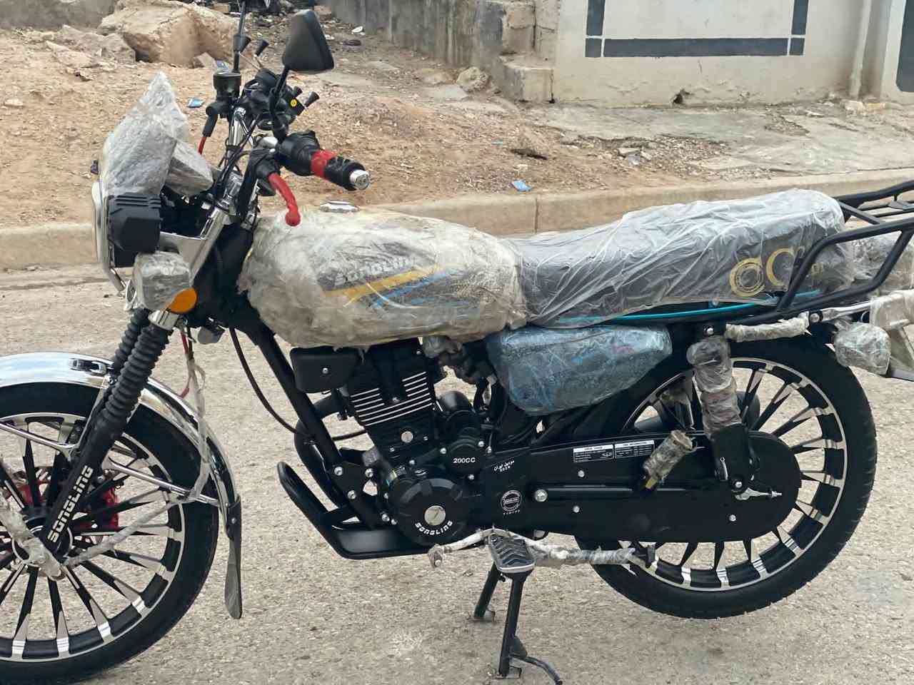 السلام عليكم
سيفان موديل 2026 محرك 200 الأسود  ثاني تبديلة دهن دراجة جديدة ومابيها نقص خير من الله كهربائيات كلها شغالة دشيول اشاير دراجة كاملة للبيع السعر 950 وبيها مجال قليل العنوان ديالى بلدروز شارع الزراعة شراي خاص او الاتصال ***********
