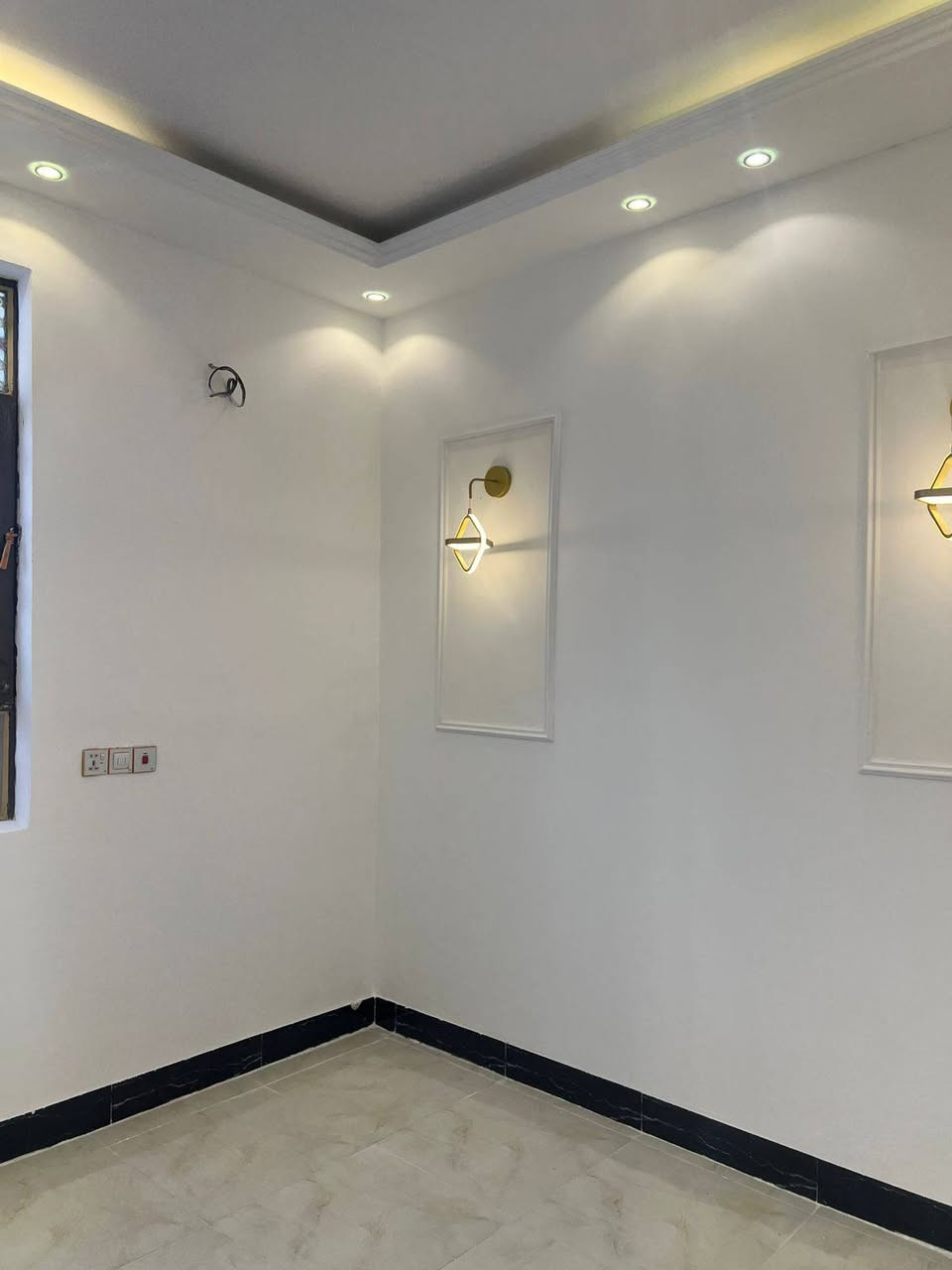 يالله الهم صلي على محمد والي محمد يوجد بيت مساحه 50متر طابق واحد بناء طابوك جمهوري بي غرفه وصاله واستقبال ومطبخ وصحيات عمل درجة اولى كافة الخدمات ماء مجاري كهرباء وتبليط طابو زراعي قرار محكمة البيع مباشر معه صاحب الارض 3كم عن الامام الحسين عليه السلام يصلح سكن او حسينيه للزوار موقع البيت كربلاء حي الاخلاص خلف السفارة التركيه بيع نقد فقط الاستفسار انتصل على الارقام التالية 
***********
***********
واتساب موجود تحياتي للجميع
