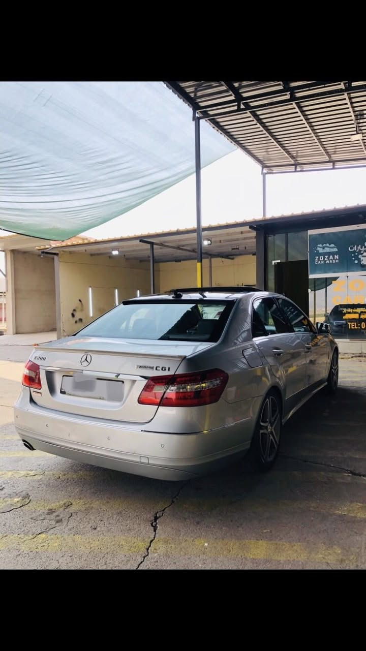 مارسدسE200 2012
سلام عليكم 
مارسدس E200 2012 
محرك 4 تيربو 
كير مكينه شرط  كير بطح 7 نمر
السيارة فول فول بس بصمه وبردات ما بيها 
1: ناظور ليلي 
2: رادار
3: حساسات فول امامي خلفي جانبي
4: اوتو بريك 
5: تحديد مسار
6: بنوراما
7: كشنات جلد هيتر 
8: لايتات ديناميكي ويا الاسترين 
9: دبل اسويج 
10 : السيارة وارد الماني وين ما تريد روح بيها 
السيارة بيها اهواي مواصفات بعد 
 سنوية ورقم جديد لي سنة2028
———————————-
ملاحظة:
السيارة الدعاميات والدوسات صبغ 
وباب خلف النفر صبغ وهلال الجاملغ كلير مقحل اشوي من البانزين 
وباب خلف السايق بيها رصعه اصغيره
موضحه بلصور 
————————————
سعر السيارة 180 
————————————
ملاحظة: 
ولحد يجي ويكلي شفت اختها 160مدري 150 وهوا كلشي ما يعرف بلمارسدس وكن شاف وارد امريكي وما بيها قطرة مواصفات 
 ————————————
مكان السيارة / دهوك 
***********
