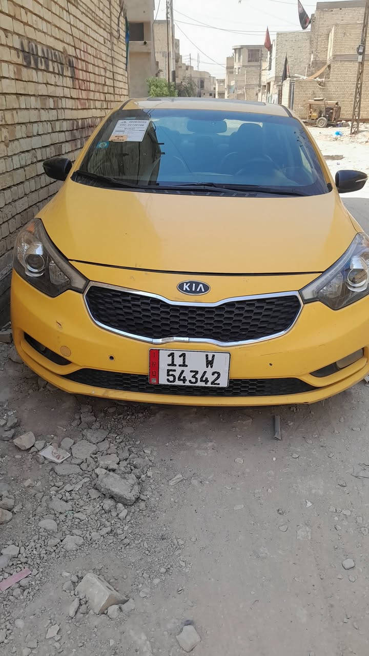 السلام عليكم فورتي موديل ١٤ وارد كندي بدون حادث داخله كلين فقط بنيد مفتوح ومشدود بدون ايرباك بدون دواخل يعني سياره مكفوله والبيع على السونار فول مواصفات واحد على واحد بغداد بأسمي هيئة وغرامات مصفرة عنوان بغداد البلديات الهاتف *********** السعر ١١٠ بيع او مراوس
