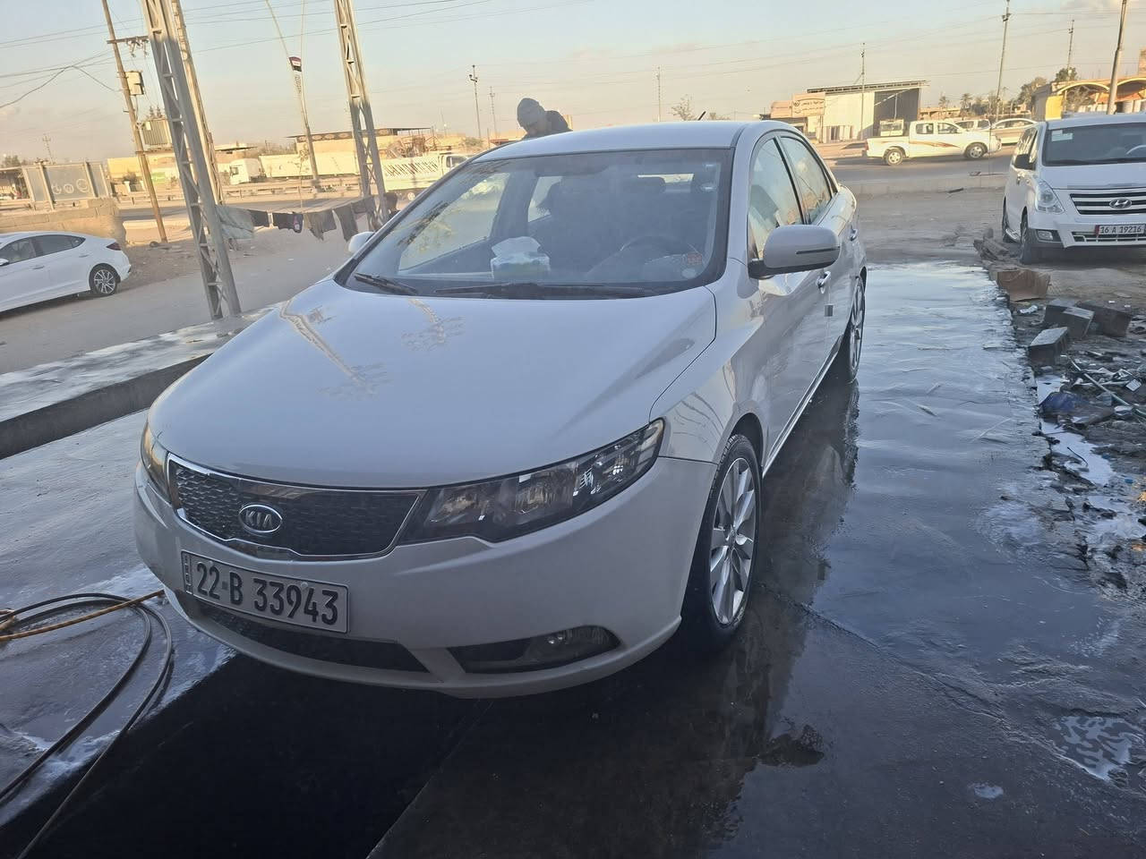 السلام عليكم ورحمة الله وبركاته سياره سيراتو ١٣ مكفوله كفاله عامه حتى الدعاميات السياره فول بصمه سنويه جديده بسم شركه  ماشيه ١٠٠ كيلو مكان البصره ***********
