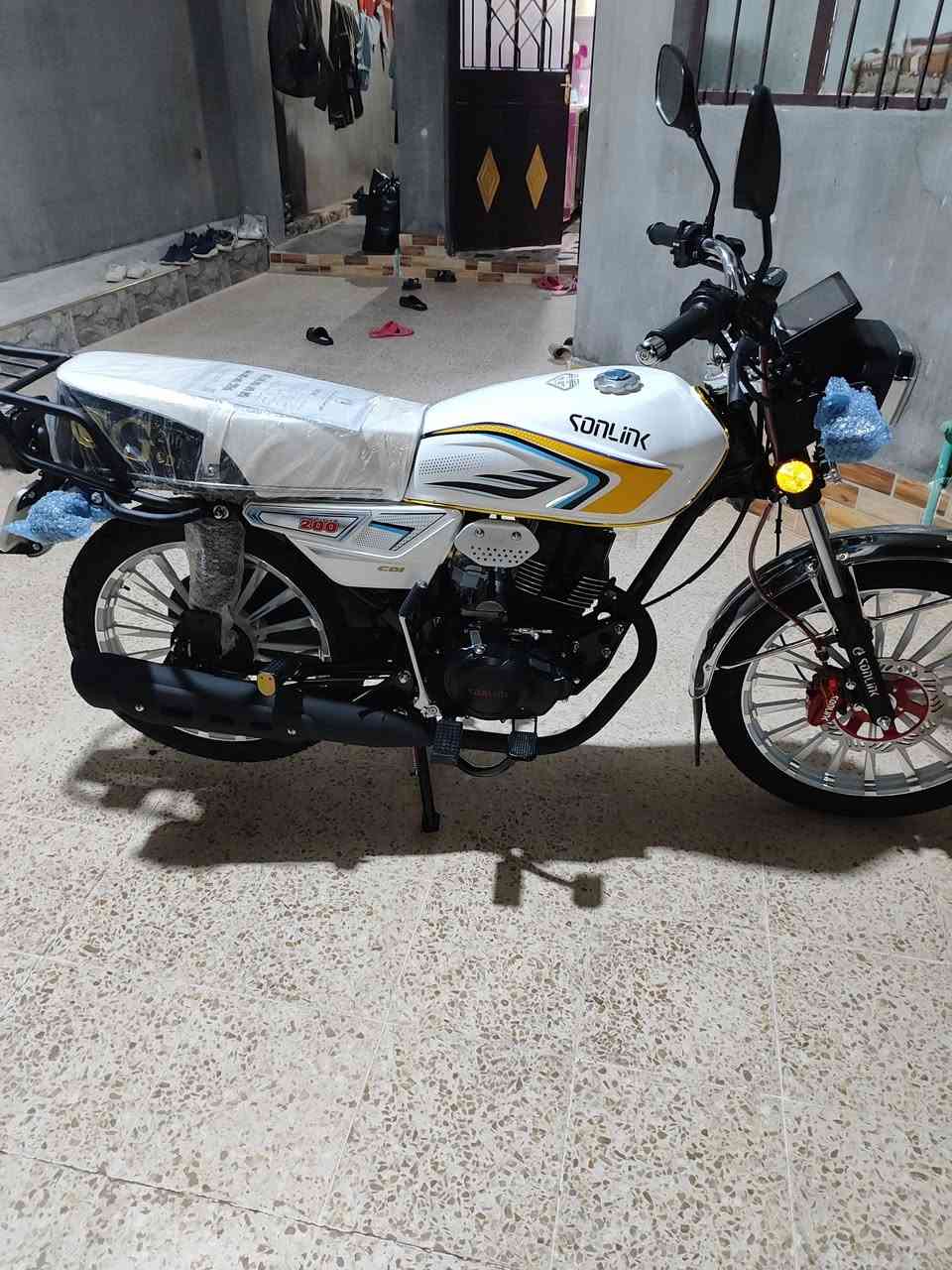 السلام عليكم دراجة 25 محرك زوجيل محرك 200 للبيع وترهم مراوس وفرق ما مستخدمة ولا محطوط بيهة بانزين مكاني القائم حصيبة ***********
