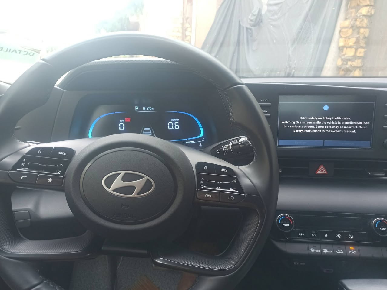 النترا 25 سبورت
السيارة بل حله 
ماشيه 4تالف 
بيه بنيد مثبوغ 
وتبديل الباب لخلف السابق من امريكا 
منفيس بسمي 
السيارة كلشي حلوه 
واتساب 
***********
