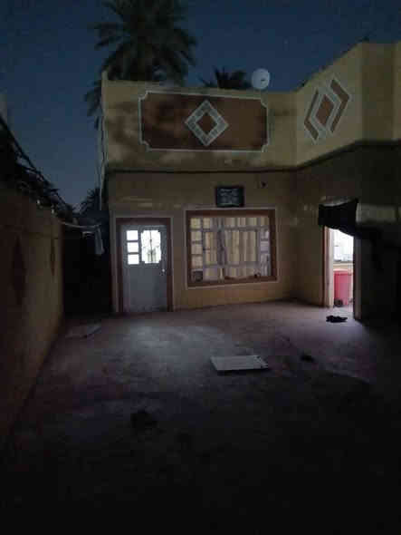 بيع مستعجل اخو البلاش دار للبيع طابو زراعي سند25
بأسم الحجيه يتحول باسمك كبل
المساحه200 متر طابق واحد عكاده بلوك
يحتوي الدار على طارمه كبيره ومضيف كبير وغرفتين واحده كبيره والاخرى وسط
وصحيات ومطبخ وصاله وسطح وبيتونه
عرض الفرع6متر
العنوان كربلاء-طريق بغداد شارع العميشيه مقابل عامود 60تحديدا
وتبعد عن جامعه الزهراء 5عواميد جامعه الزهراء عامود55 والبيت عامود60بلضبط
السعر 70وبي مجال
البيت واسع وجبير وفرعه مرتب
لكن يبعد عن الشارع العام الرئييسي اقل من كيلو
وعن تبليط مالته قريب
راح تحصلوني واتساب 
***********
