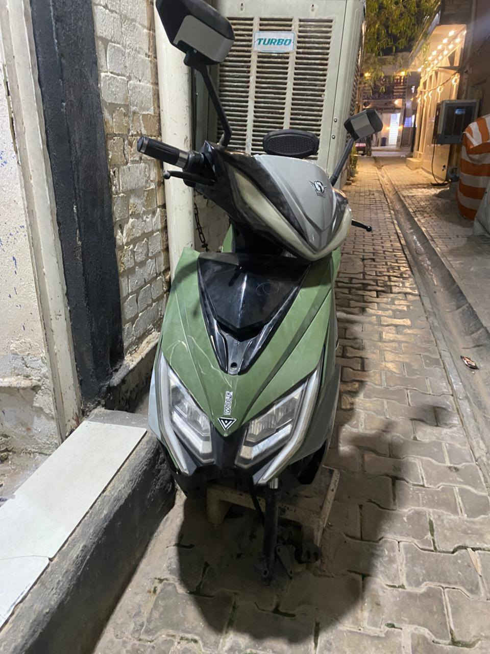 دراجه شحن كهربائي شغاله كله سويج وبصمه عن بعد سرعته 75 صحيح قفل ستيرن وقفل تلمس الدراجه  او طلع صوت فقد الدبل تبديل لا ماشه بيه شي ولا هاي فقد الدبل وفترت امتحانات تركته البطاريه تشحنهن فقد عن ابو المحل أو تبديل كلشي شغال وكامل هورن ثبت سرعه سرعته 3 درجات كلوبات كلهن شغاله عالي ناصي وقلوب البريك شغال كلشي شغال فقد ذني السعر 350 وبيها مجال الاستفسار *********** واتساب
